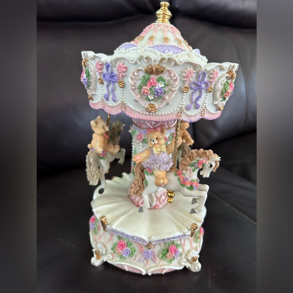 CLASSIC TREASURES TEDDY BEAR MUSICAL CAROUSEL Plays Waltz of the Flowers
